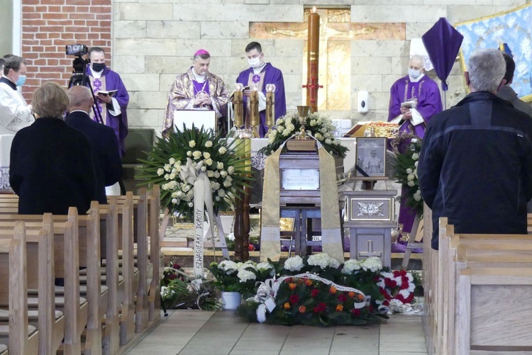 Ostatnie pożegnanie ks. kan. Władysława Droździka w bielskiej Kamienicy