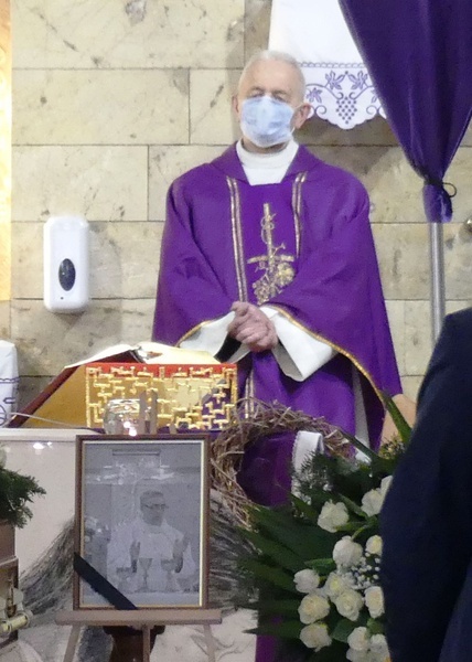 Ostatnie pożegnanie ks. kan. Władysława Droździka w bielskiej Kamienicy