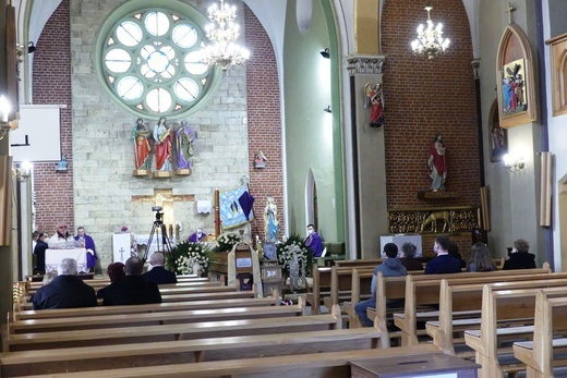 Ostatnie pożegnanie ks. kan. Władysława Droździka w bielskiej Kamienicy