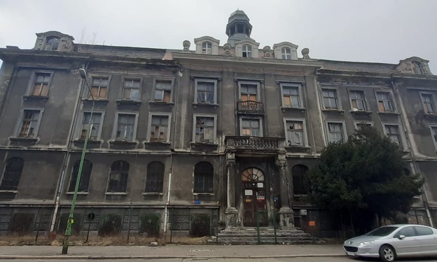 Chorzów. Zabytkowy ratusz w Batorym będzie miał nowy dach