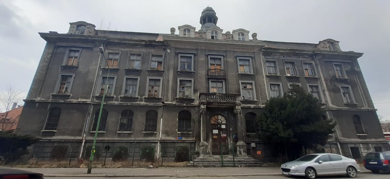 Chorzów. Zabytkowy ratusz w Batorym będzie miał nowy dach