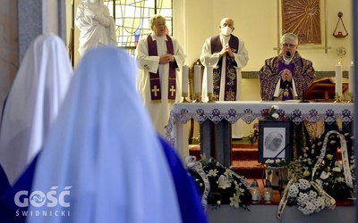 Mszy św. w kaplicy Sióstr Niepokalanek przewodniczył ks. Sławomir Augustynowicz.