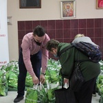 500 świątecznych paczek Caritas i "Brata Alberta" dla potrzebujących