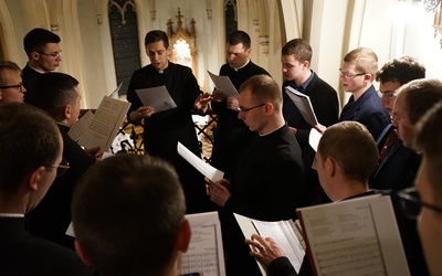 Krakowscy klerycy przygotowali nagrania pieśni wielkopostnych.