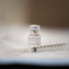 Możliwość zapisów na szczepienia dla osób w wieku 40-59 zawieszona na kilka godzin. Kto z tej grupy dostał termin na kwiecień, dostanie wiadomość ze zmianą terminu na II połowę maja
