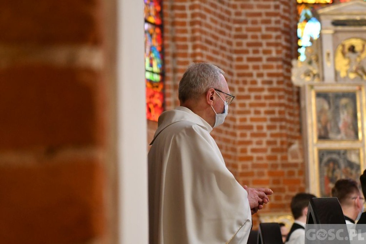 W katedrze rozpoczęła się Msza Krzyżma