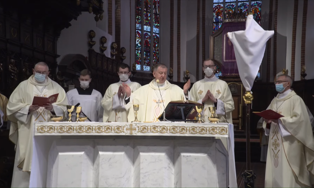 Kard. Kazimierz Nycz zasłabł podczas Mszy Krzyżma