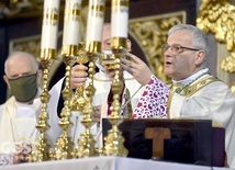 Biskup świdnicki w czasie celebracji Mszy św.