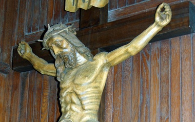 Któryś za nas cierpiał rany, Jezu Chryste, zmiłuj się nad nami! Na zdjęciu krucyfiks z kościoła parafialnego w Wierzbicy.