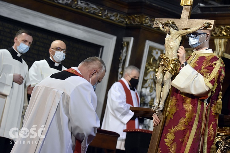 Liturgia Męki Pańskiej w świdnickiej katedrze