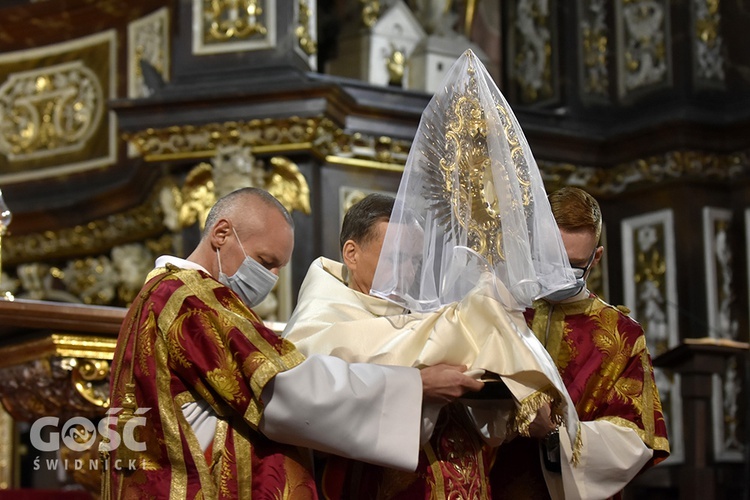 Liturgia Męki Pańskiej w świdnickiej katedrze