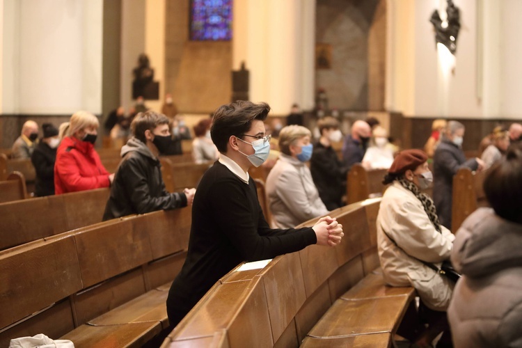 Liturgia Męki Pańskiej w katowickiej katedrze.