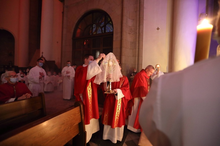 Liturgia Męki Pańskiej w katowickiej katedrze.