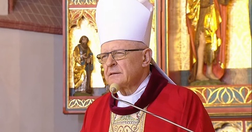 Bp Dajczak: Krzyż jest zwierciadłem 