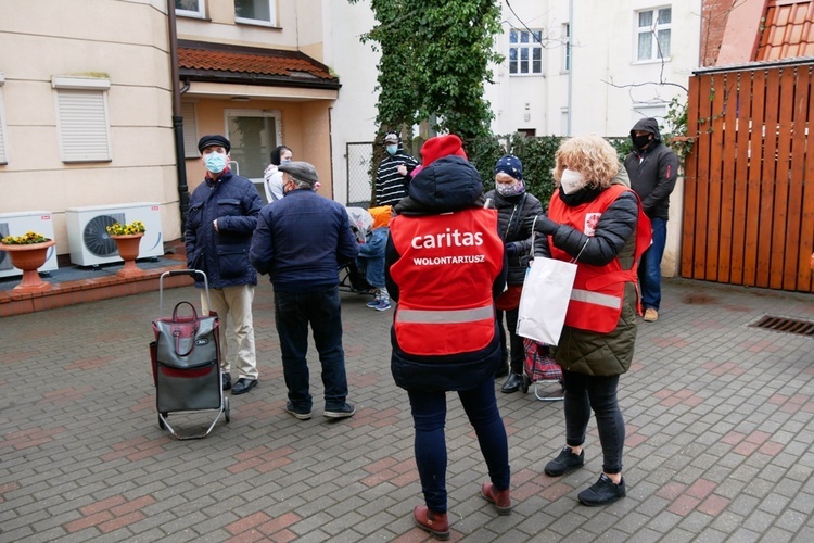 Wielkanocne śniadanie Caritas 2021