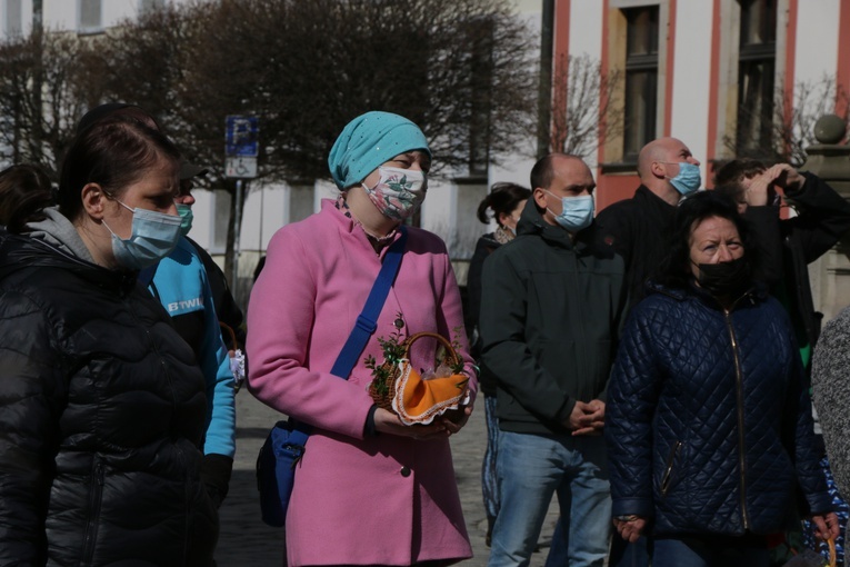 Poświęcenie pokarmów przed archikatedrą wrocławską