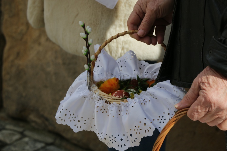 Poświęcenie pokarmów przed archikatedrą wrocławską