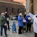 Poświęcenie pokarmów przed archikatedrą wrocławską