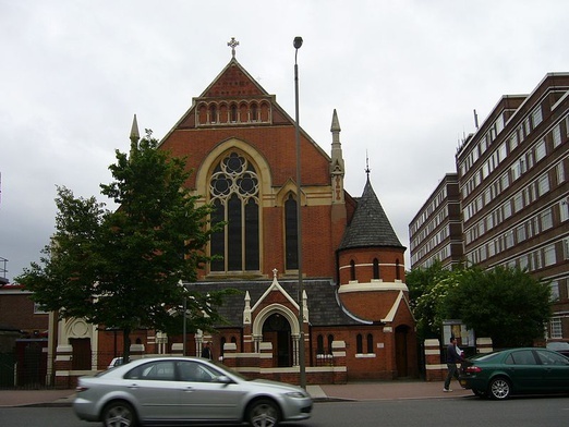 Policja przerwała nabożeństwo w polskim kościele w Londynie. "Przekroczyła brutalnie swoje kompetencje"