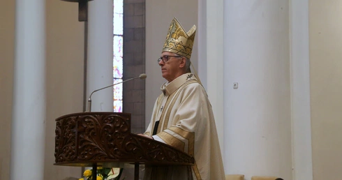 Abp Skworc: Bądźmy świadkami Chrystusa ukrzyżowanego i zmartwychwstałego 