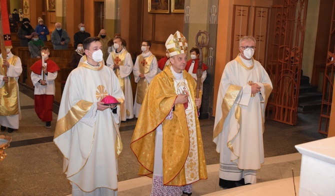 Wielkanocnej Mszy św. w katedrze przewodniczył bp Roman Pindel.