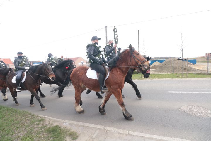 Wielkanocna procesja konna w Ostropie