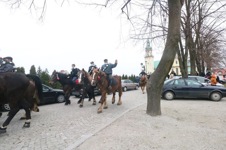 Wielkanocna procesja konna w Ostropie