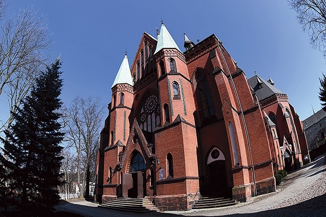 Kościół parafialny, wzniesiony w latach 1885–1890 dzięki staraniom ks. Ernsta Hoffmana, na miejscu wcześniejszego, wzmiankowanego w 1515 r., który spłonął w 1884 r.