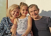 Małgorzata i Ryszard z 8-letnią Lilą.