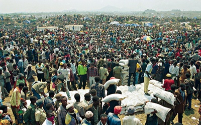 Rwandyjscy uchodźcy w obozie niedaleko Gomy w Zairze. Lipiec 1994 r.