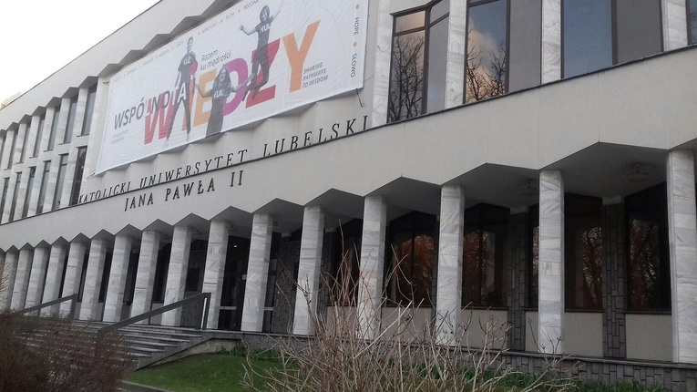 W jaki sposób najlepiej promować uniwersytet? Poprzez naukę i unikatową atmosferę wspólnoty