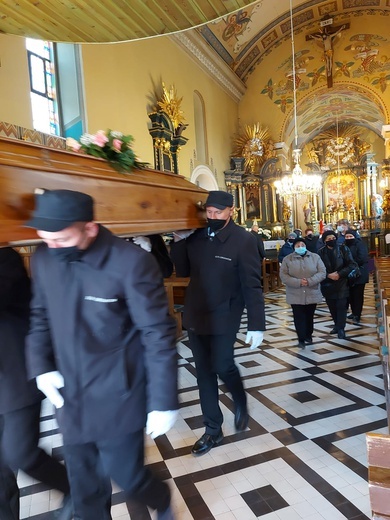 Pochówek ks. Henryka Pragi w rodzinnym grobowcu