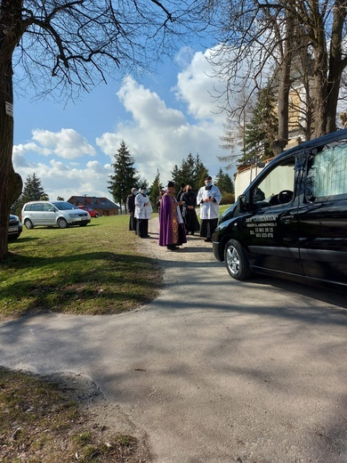 Pochówek ks. Henryka Pragi w rodzinnym grobowcu