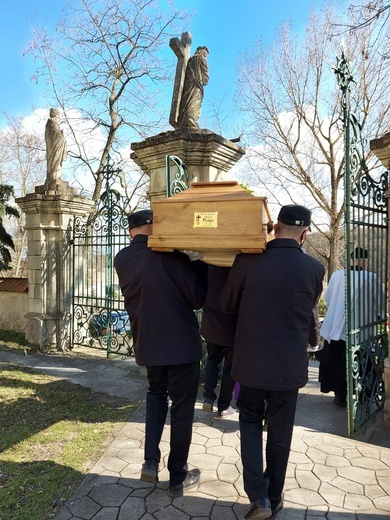 Pochówek ks. Henryka Pragi w rodzinnym grobowcu