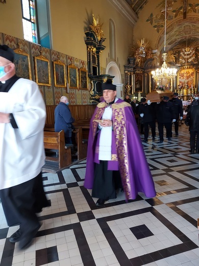 Pochówek ks. Henryka Pragi w rodzinnym grobowcu