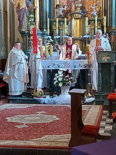 Pochówek ks. Henryka Pragi w rodzinnym grobowcu
