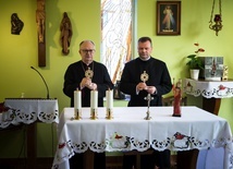 Przekazanie relikwii św. Arnolda Janssena i św. Józefa Freinademetza nyskiemu hospicjum