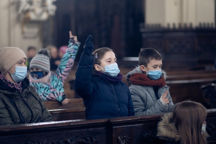 Przygotowanie do przyjęcia I Komunii św. u kłodzkich jezuitów