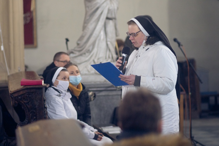 Przygotowanie do przyjęcia I Komunii św. u kłodzkich jezuitów