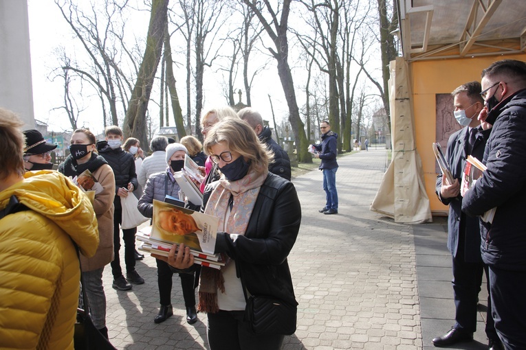 Skierniewice. XV Sympozjum "Dar Życia". Msza św.