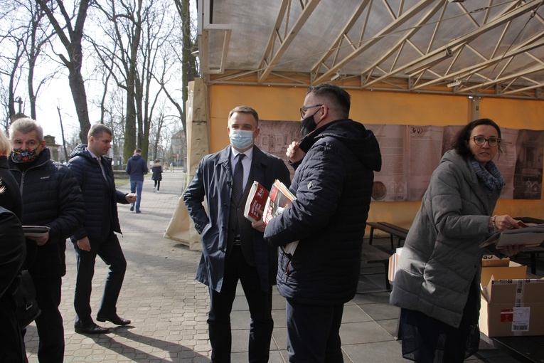 Skierniewice. XV Sympozjum "Dar Życia". Msza św.