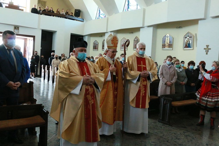 Abp Stanisław Budzik konsekrował kościół w Strzeszkowicach