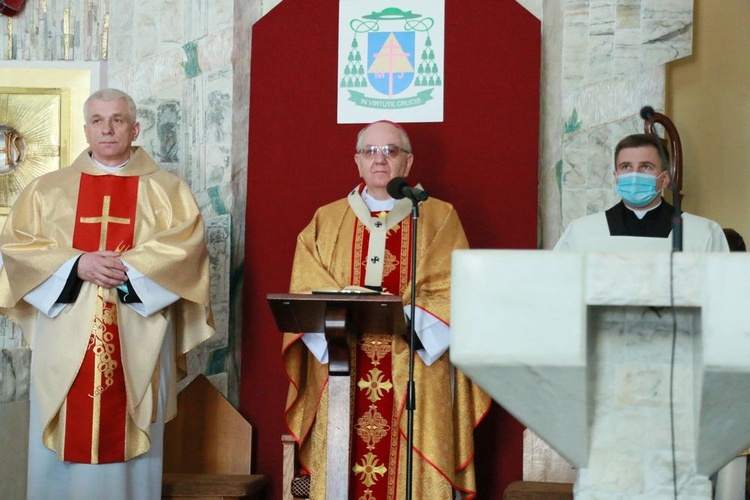 Abp Stanisław Budzik konsekrował kościół w Strzeszkowicach