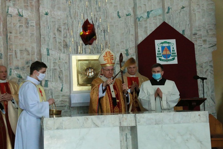 Abp Stanisław Budzik konsekrował kościół w Strzeszkowicach