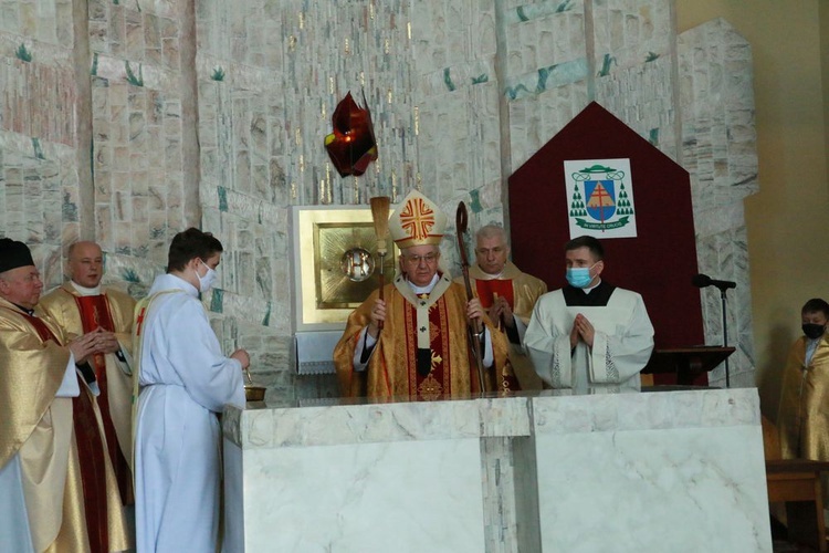 Abp Stanisław Budzik konsekrował kościół w Strzeszkowicach