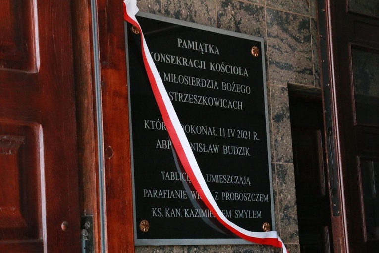 Abp Stanisław Budzik konsekrował kościół w Strzeszkowicach