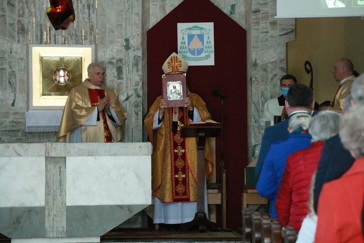 Abp Stanisław Budzik konsekrował kościół w Strzeszkowicach