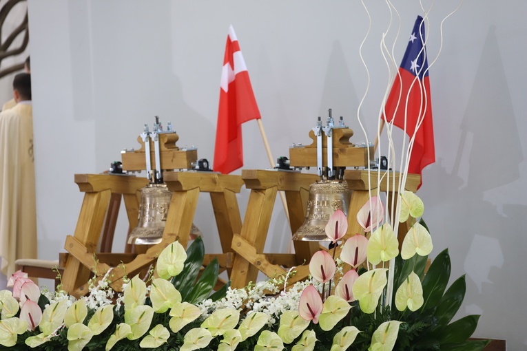 Poświęcenie dzwonów dla Samoa i wysp Tonga