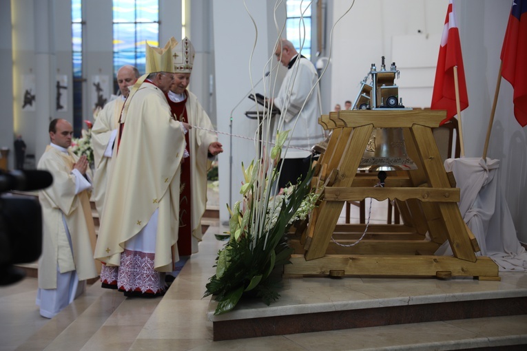 Poświęcenie dzwonów dla Samoa i wysp Tonga