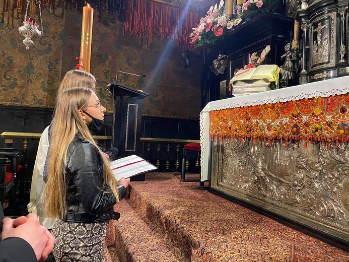 Maturzyści u Czarnej Madonny